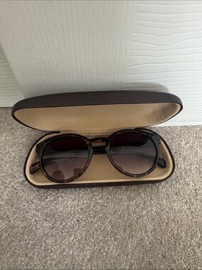 Women’s Round Brown Tortoise Sunglasses
